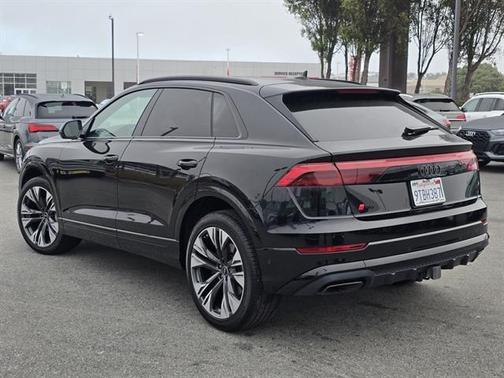 2025 Audi Q8 55 Premium