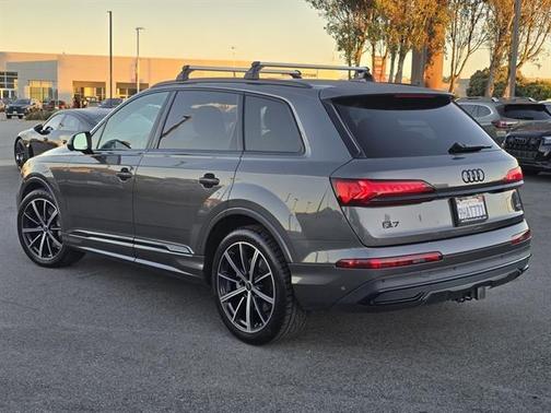 2023 Audi Q7 55 Premium