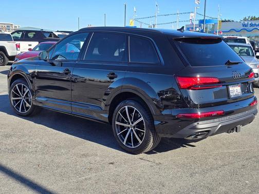 2025 Audi Q7 45 Premium Plus