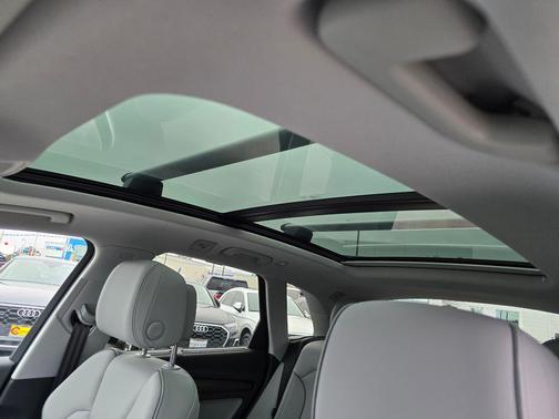 2023 Audi Q5 45 S line Premium Plus