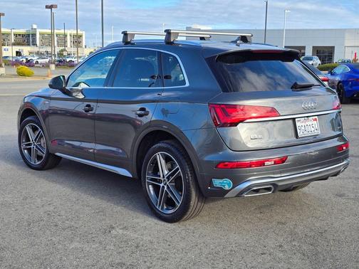 Daytona Gray Pearl Effect 2023 Audi Q5 e 55 S line quattro Premium
