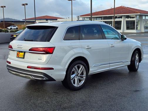 2023 Audi Q7 55 Premium