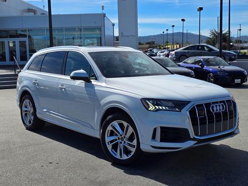 2023 Audi Q7 55 Premium