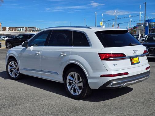 2023 Audi Q7 55 Premium