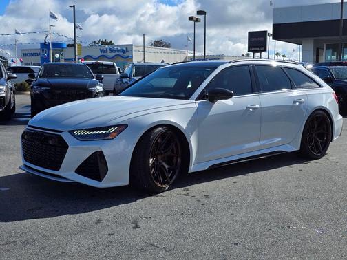 Glacier White Metallic 2023 Audi RS 6 Avant 4.0T quattro