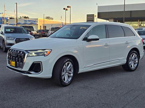 2025 Audi Q7 55 Premium Plus