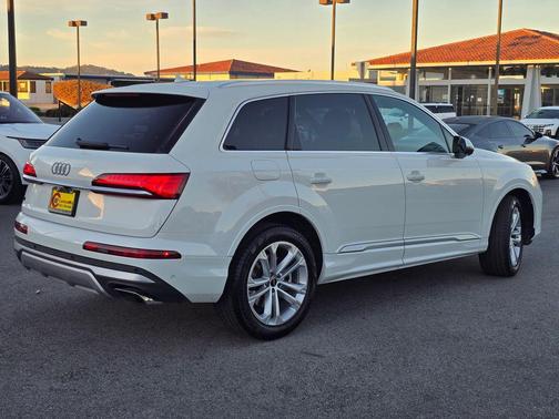 2025 Audi Q7 55 Premium Plus