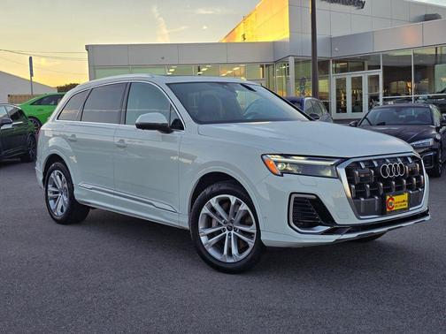 2025 Audi Q7 55 Premium Plus