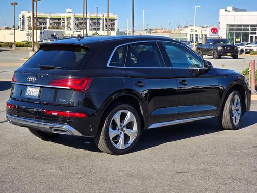 2023 Audi Q5 45 S line Prestige