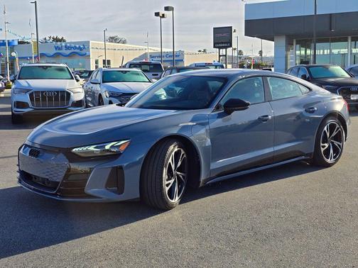 2024 Audi e-tron GT Premium Plus