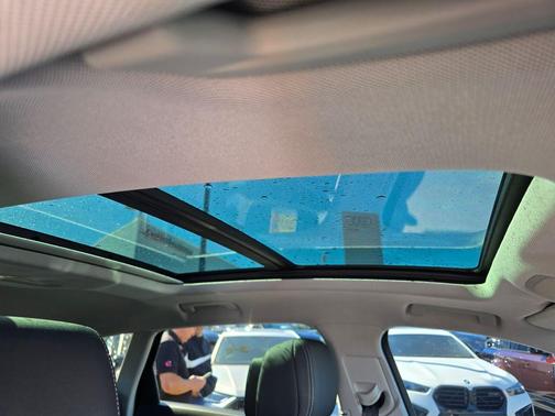 Mythos Black Metallic 2023 Audi e-tron Premium