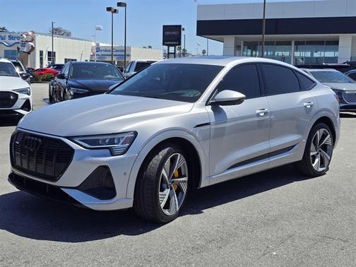 2022 Audi e-tron S line Premium