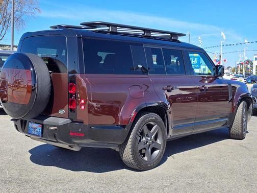 2023 Land Rover Defender X-Dynamic SE