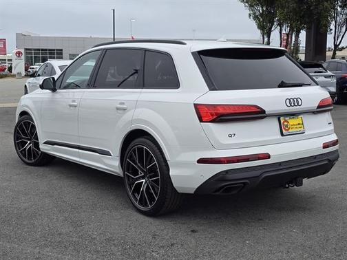 2025 Audi Q7 55 Premium