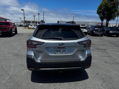 Ice Silver Metallic 2025 Subaru Outback Onyx Edition XT
