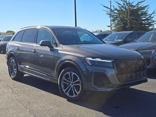 2026 Audi Q7 45 Premium