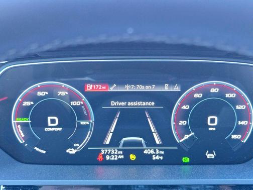 Glacier White Metallic 2023 Audi e-tron Premium Plus