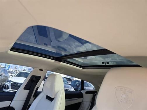 2020 Lamborghini Urus Base