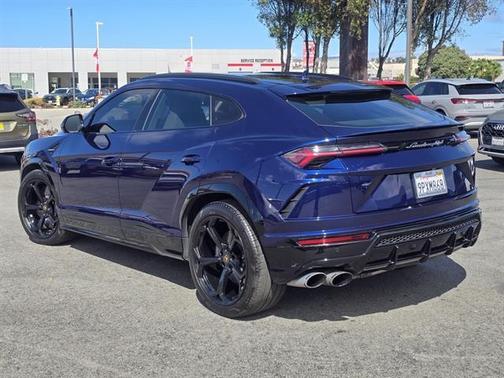2020 Lamborghini Urus Base