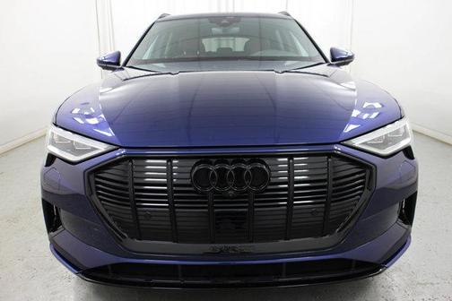 2022 Audi e-tron Premium Plus