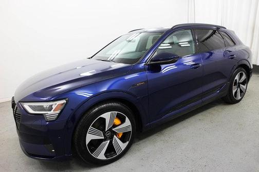 2022 Audi e-tron Premium Plus
