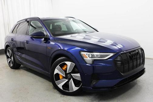 2022 Audi e-tron Premium Plus