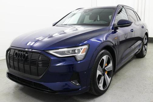 2022 Audi e-tron Premium Plus