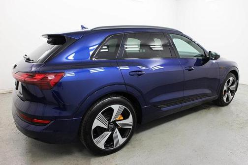 2022 Audi e-tron Premium Plus
