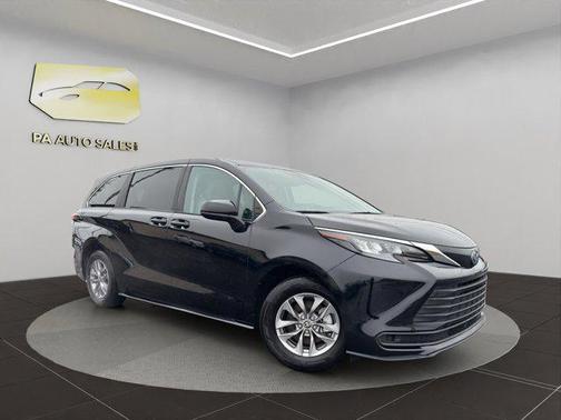 2024 Toyota Sienna LE