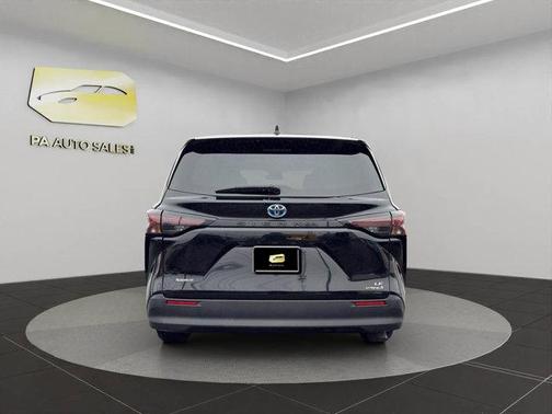 2024 Toyota Sienna LE