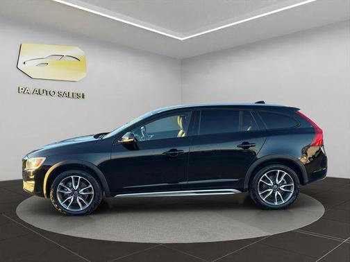 2017 Volvo V60 Cross Country T5