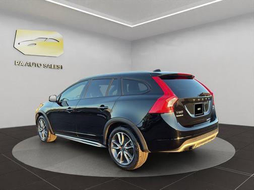2017 Volvo V60 Cross Country T5