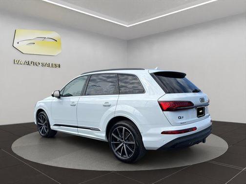 Glacier White Metallic 2023 Audi Q7 55 Premium Plus