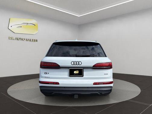 Glacier White Metallic 2023 Audi Q7 55 Premium Plus
