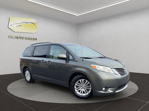 2013 Toyota Sienna XLE