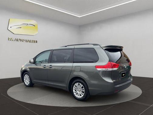 2013 Toyota Sienna XLE