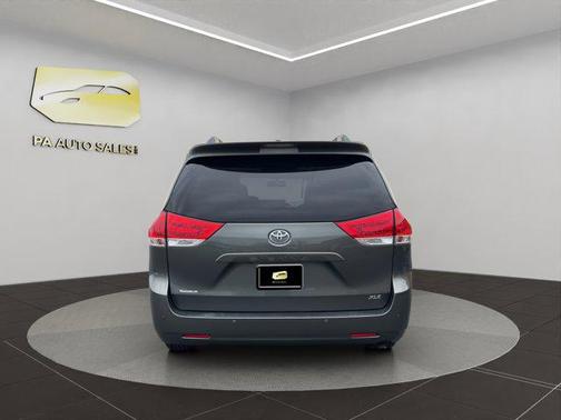 2013 Toyota Sienna XLE