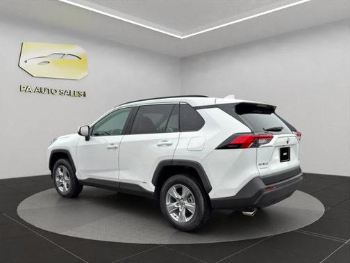 2022 Toyota RAV4 Hybrid XLE