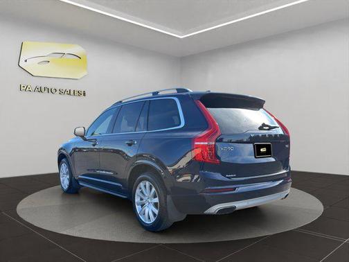2017 Volvo XC90 T6 Momentum