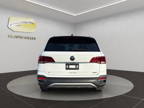White 2023 Volkswagen Taos 1.5T SE