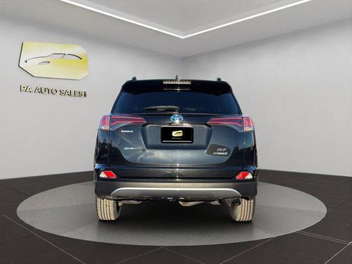 2018 Toyota RAV4 Hybrid XLE