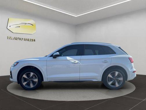 2023 Audi Q5 40 Premium Plus