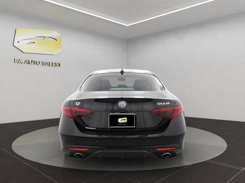 2021 Alfa Romeo Giulia Base