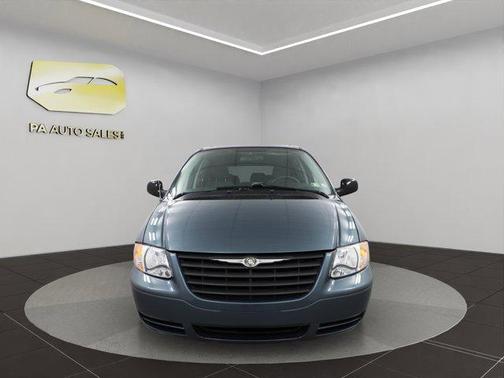 2007 Chrysler Town & Country Base