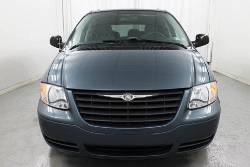 2007 Chrysler Town & Country Base