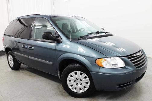 2007 Chrysler Town & Country Base
