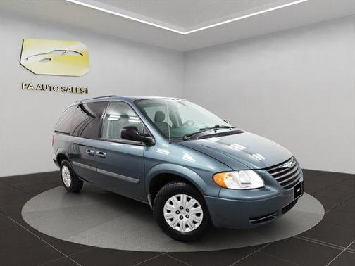 2007 Chrysler Town & Country Base