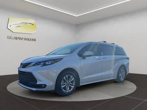 2025 Toyota Sienna XLE 7 Passenger