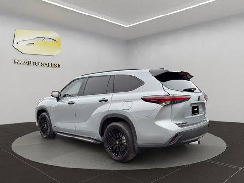 2025 Toyota Highlander Hybrid XLE