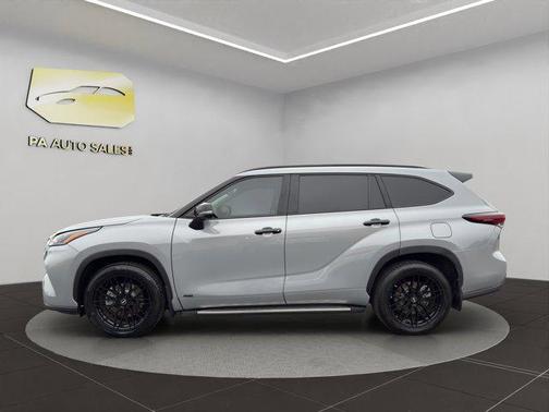 2025 Toyota Highlander Hybrid XLE